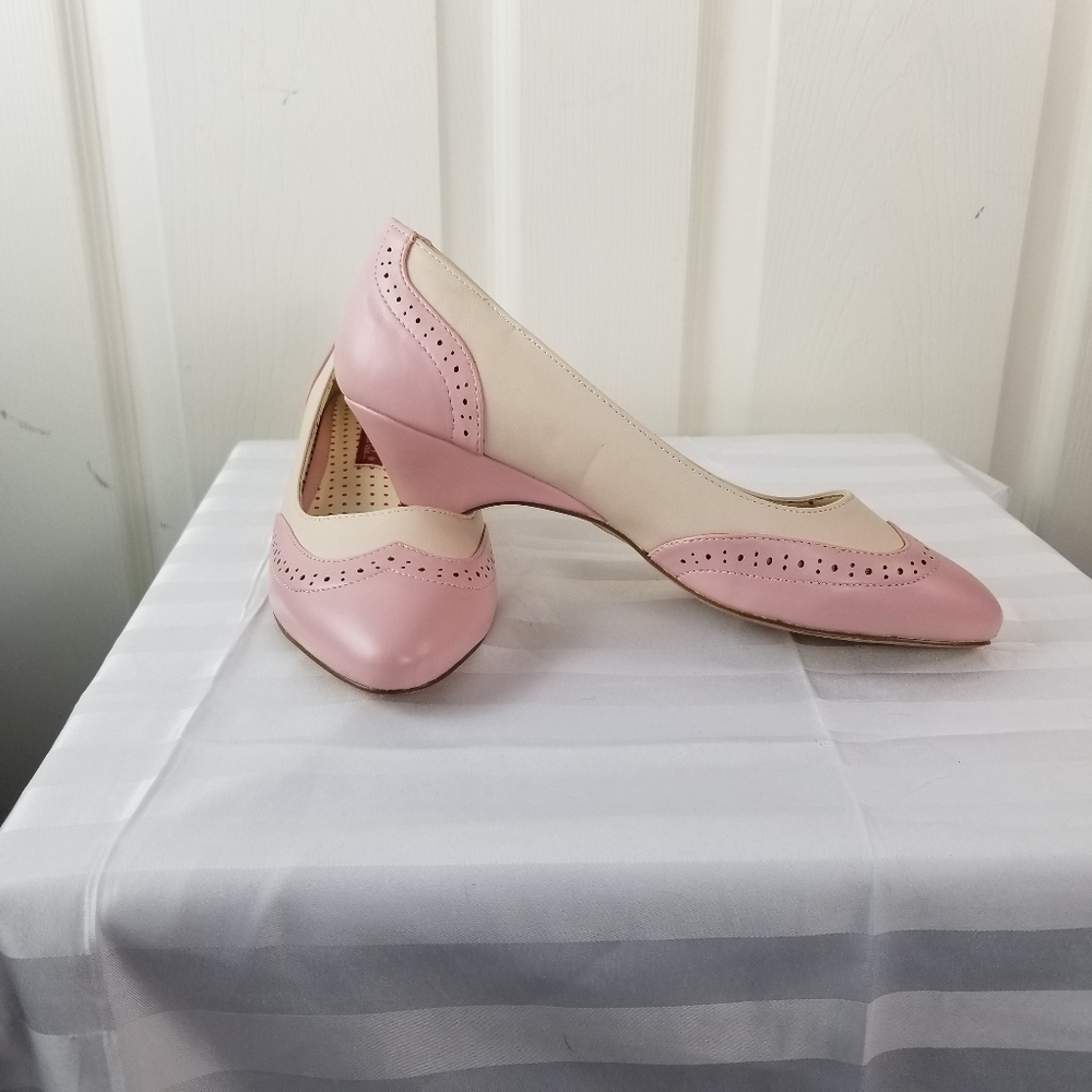 B.A.I.T. Ida pink and Cream kitten heels. Sz 9